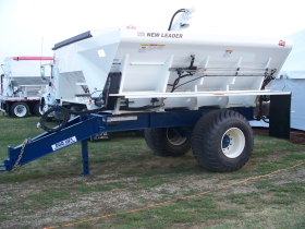 Single Axle Spreader on Duo Lift Trailer